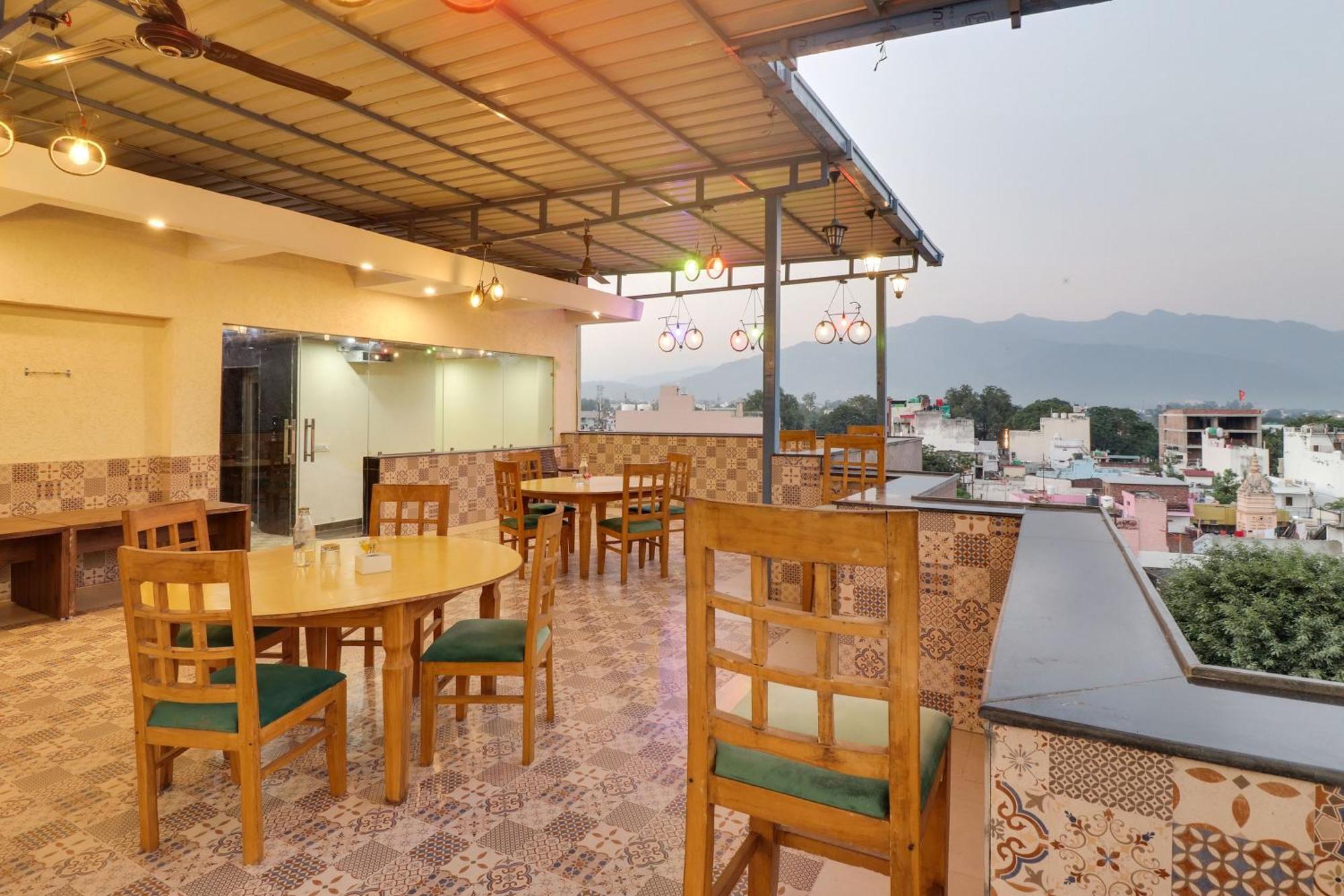 Townhouse Hotel Rooftop Rishīkesh Buitenkant foto