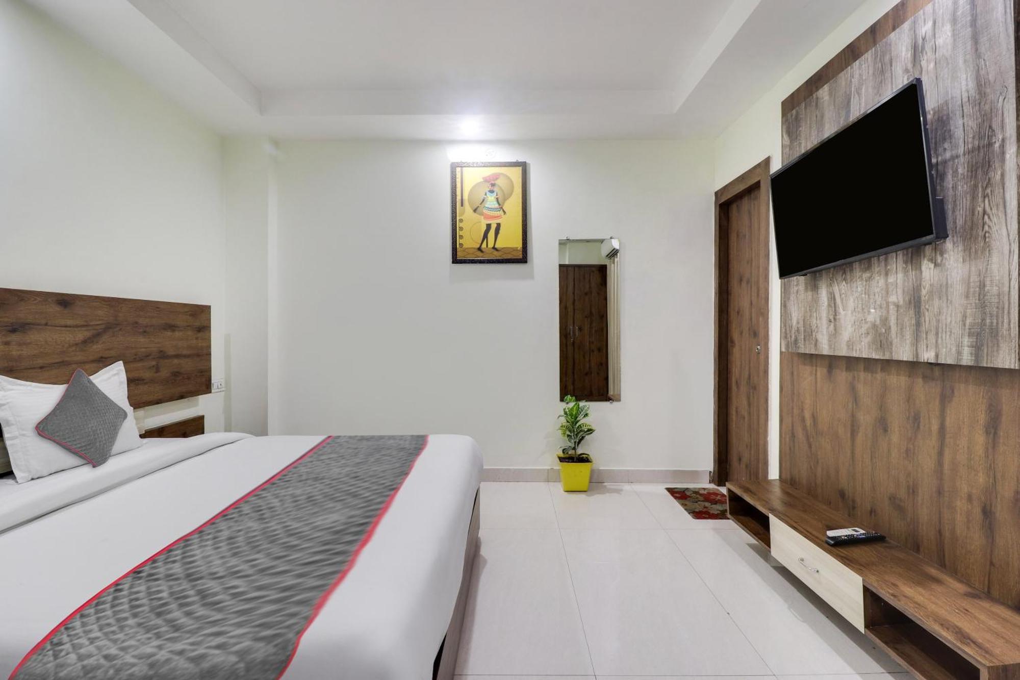 Townhouse Hotel Rooftop Rishīkesh Buitenkant foto